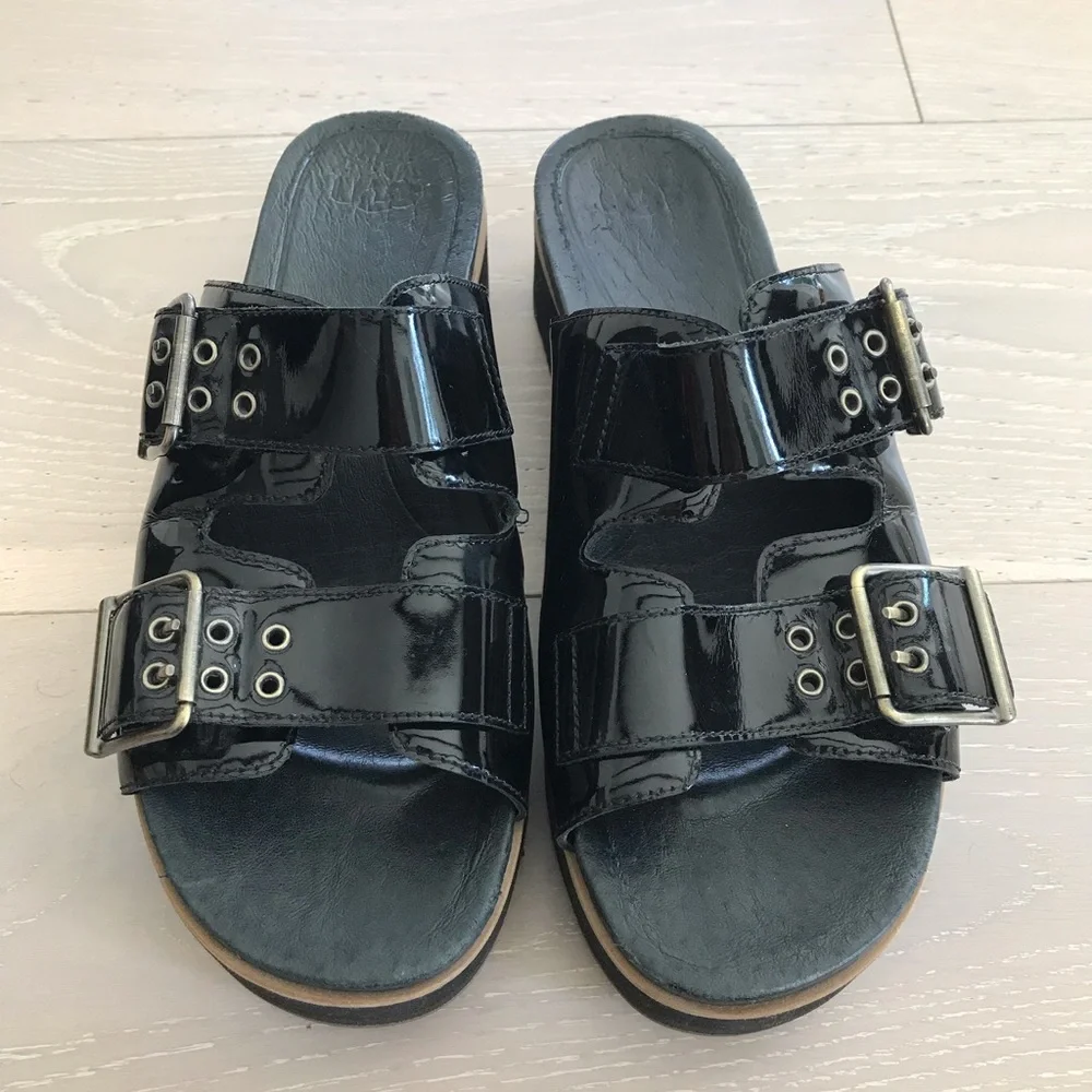 UGG Cammie Black Patient Leather platform Sandals Women’s Size 8.5 - Picture 3 of 8